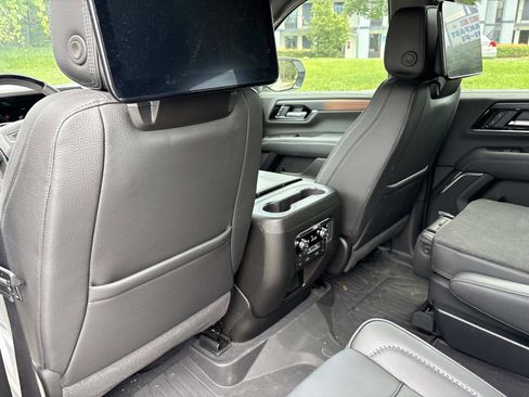 Used 2025 GMC Yukon Denali w/ Denali Reserve Package AWD/4WD image 31
