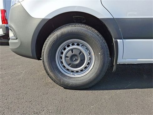 Used 2025 Mercedes-Benz Sprinter 2500 image 9