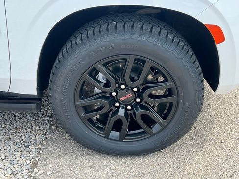 Used 2023 GMC Yukon AT4 w/ AT4 Premium Package AWD/4WD image 10