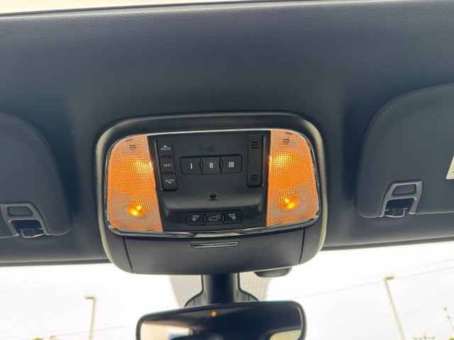 Used 2021 Jeep Grand Cherokee Limited AWD/4WD image 20