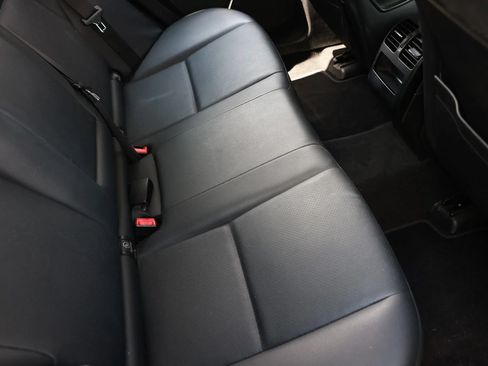 Used 2011 Mercedes-Benz GLK 350 2WD image 22