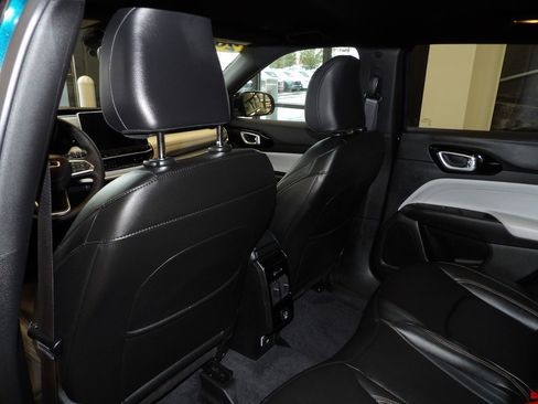 Used 2024 Jeep Compass Limited image 21