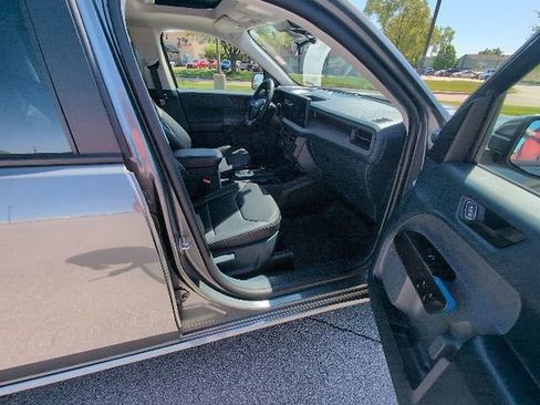 Used 2025 Ford Maverick Lobo AWD/4WD image 4