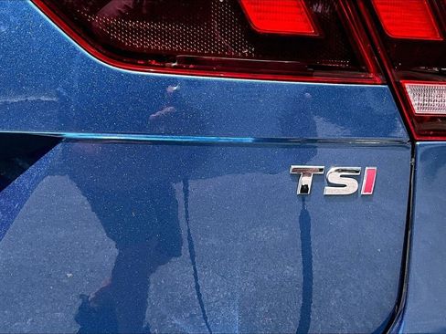Used 2018 Volkswagen Tiguan SE FWD image 21
