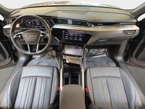 Used 2023 Audi e-tron Premium Plus w/ Premium Plus Package AWD/4WD image 10