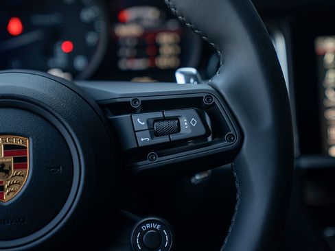 Certified 2026 Porsche Macan Turbo AWD/4WD image 8