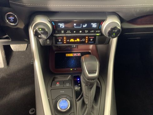 Used 2023 Toyota RAV4 Limited image 27