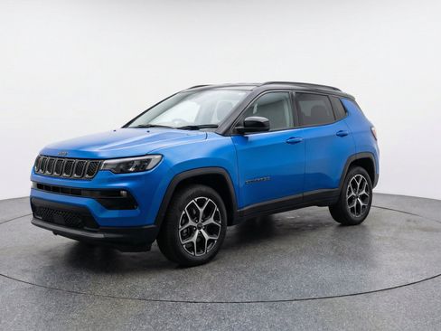 Used 2025 Jeep Compass Limited AWD/4WD image 3