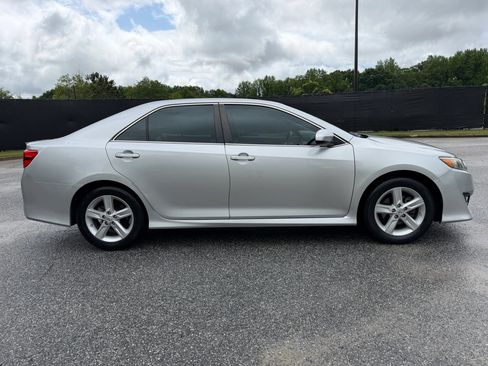 Used 2013 Toyota Camry SE FWD image 6