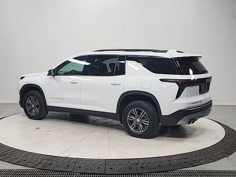 Used 2025 Chevrolet Traverse LT image 5