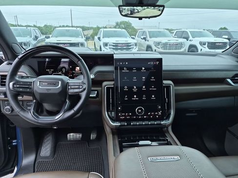 Certified 2025 GMC Yukon Denali Ultimate AWD/4WD image 30