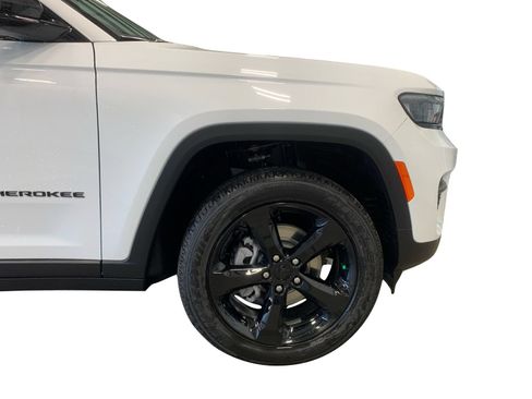 Used 2024 Jeep Grand Cherokee Altitude AWD/4WD image 24