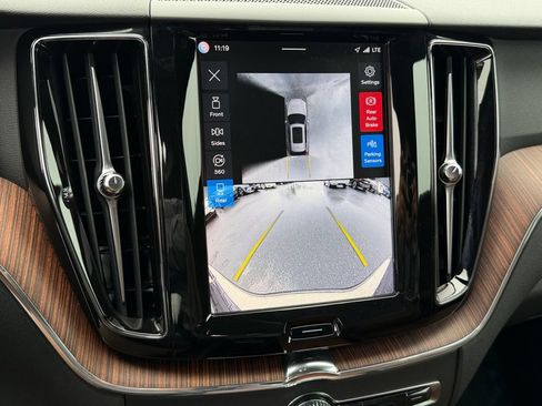 Certified 2024 Volvo XC60 B5 Plus w/ Protection Package Premier AWD/4WD image 22