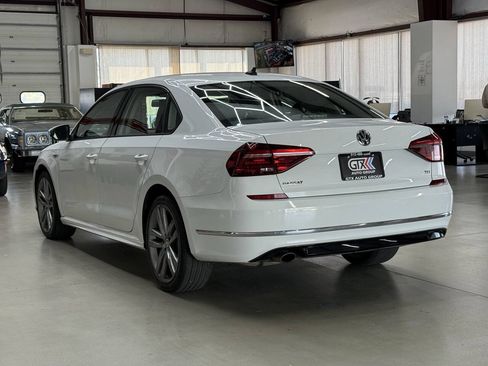 Used 2018 Volkswagen Passat 2.0T R-Line w/ R-Line Lighting Package FWD image 2