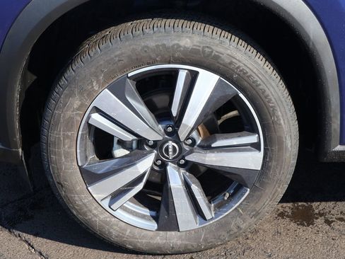 Used 2023 Nissan Rogue SL image 11