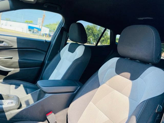Used 2025 Chevrolet Trax RS FWD image 23