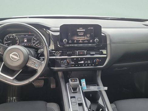 Used 2024 Nissan Pathfinder SV FWD image 11