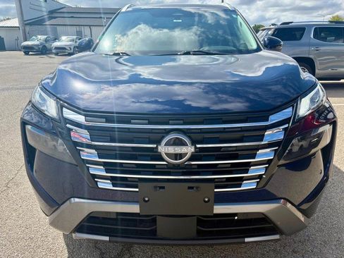 Used 2024 Nissan Rogue SL w/ SL Premium Package image 2