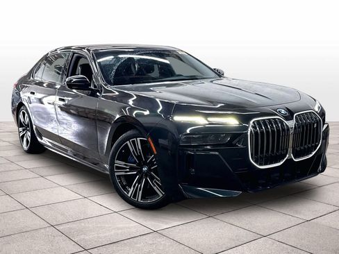 Used 2023 BMW i7 xDrive60 AWD/4WD image 2