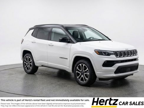 Used 2025 Jeep Compass Trailhawk image 1