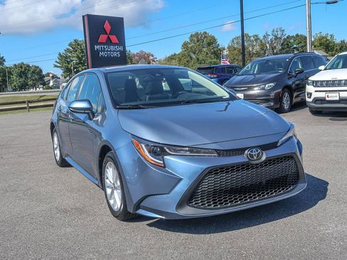 Used 2020 Toyota Corolla LE w/ LE Premium Package image 7