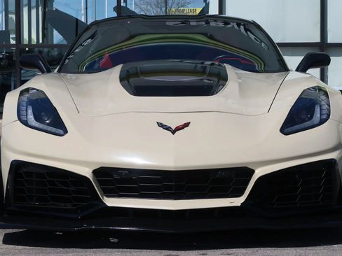 Used 2019 Chevrolet Corvette Grand Sport RWD image 2