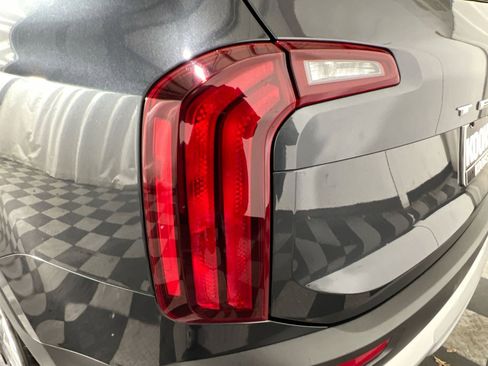 Used 2022 Kia Telluride LX image 16