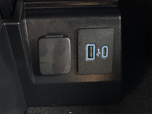 Used 2023 Ford Explorer XLT image 21