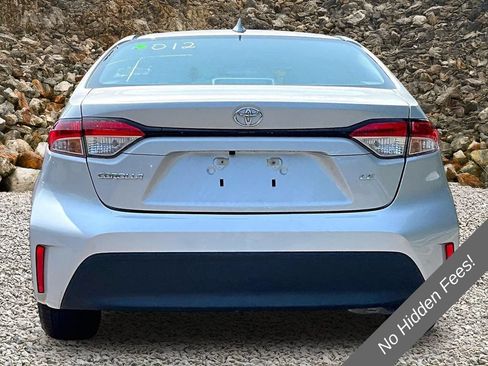 Used 2024 Toyota Corolla LE FWD image 2