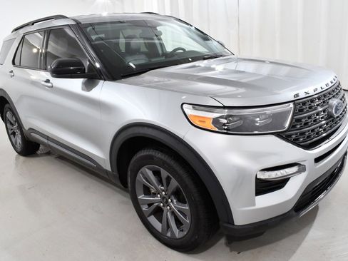 Used 2024 Ford Explorer XLT w/ Equipment Group 202A image 5