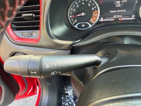 Used 2023 Jeep Renegade Trailhawk AWD/4WD image 31