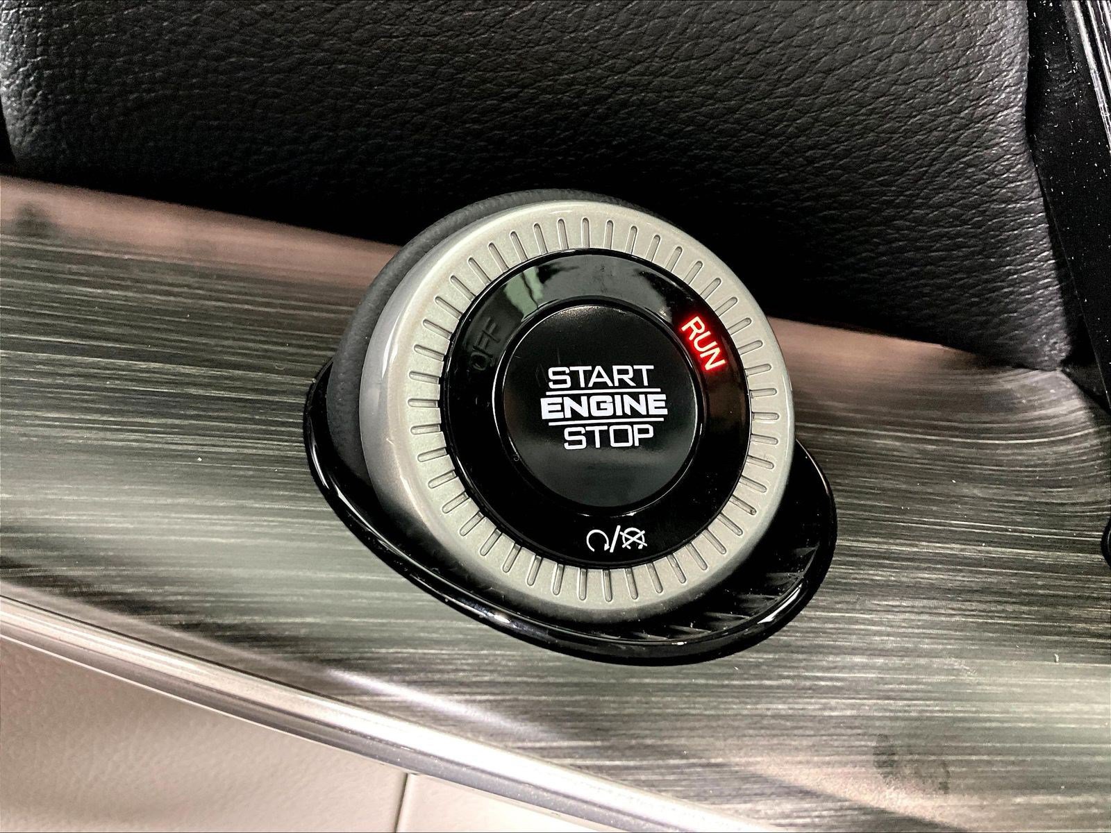 Used 2024 Jeep Wagoneer Series III AWD/4WD image 38