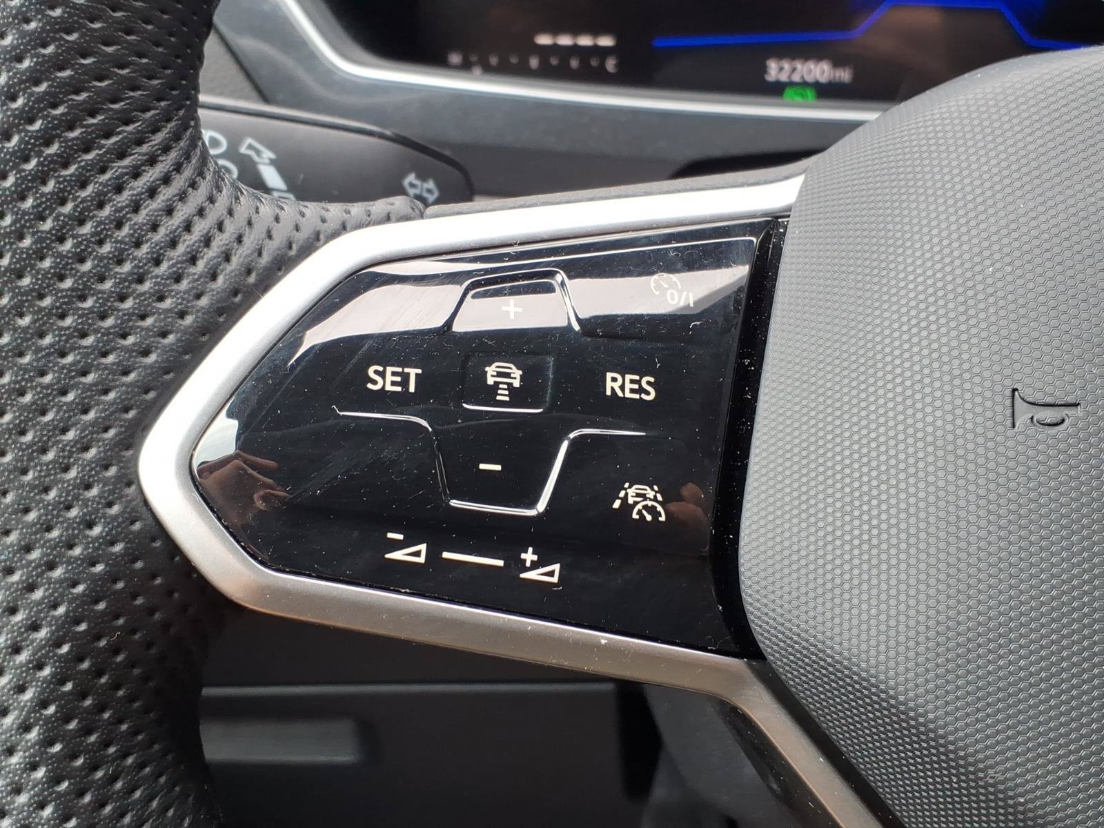 Certified 2023 Volkswagen Tiguan SE R-Line AWD/4WD image 19