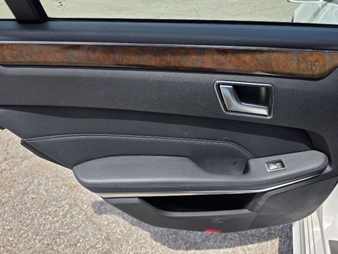 Used 2016 Mercedes-Benz E 350 Sedan w/ Premium Package image 32