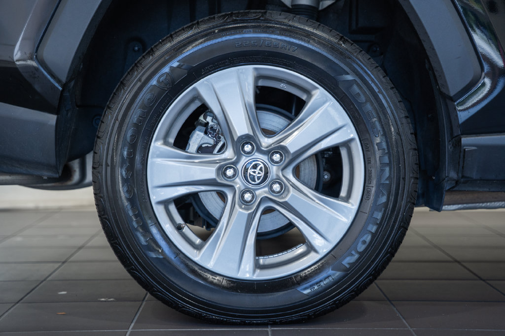 Certified 2025 Toyota RAV4 XLE AWD/4WD image 10