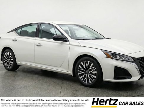 Used 2025 Nissan Altima 2.5 SV image 1