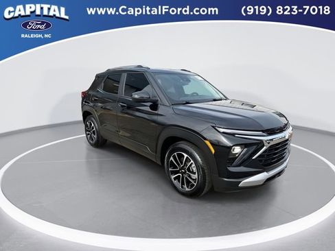 Used 2024 Chevrolet TrailBlazer LT w/ LT Cold Weather Package image 2