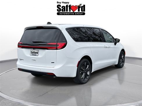 New 2026 Chrysler Pacifica Select image 8