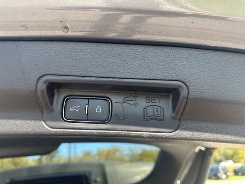 Used 2022 Ford Explorer XLT image 14