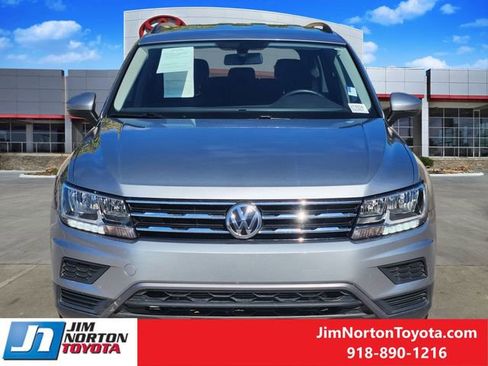 Used 2021 Volkswagen Tiguan SE image 2
