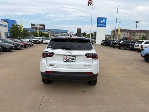 Used 2025 Jeep Compass Limited AWD/4WD image 9