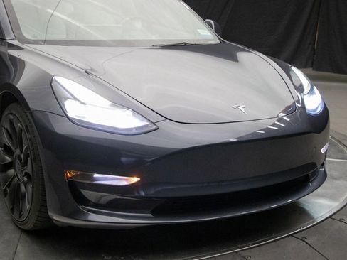 Used 2023 Tesla Model 3 Performance image 3