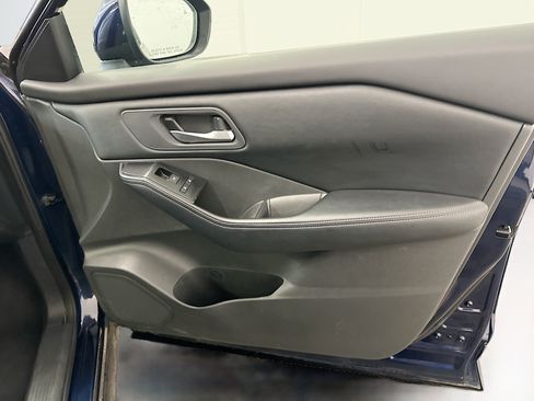 Used 2025 Nissan Rogue SV AWD/4WD image 33