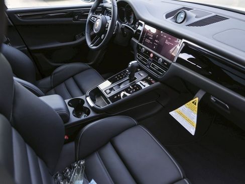 Certified 2026 Porsche Macan Turbo AWD/4WD image 40