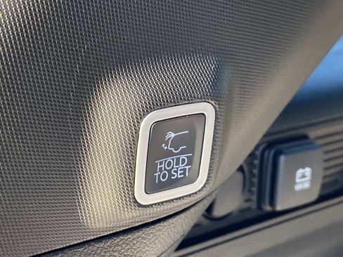 New 2025 Jeep Grand Cherokee Laredo image 5