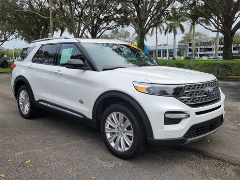 Used 2023 Ford Explorer King Ranch w/ Technology Package image 4