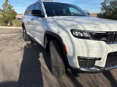 Used 2022 Jeep Grand Cherokee L Limited w/ Luxury Tech Group II image 2