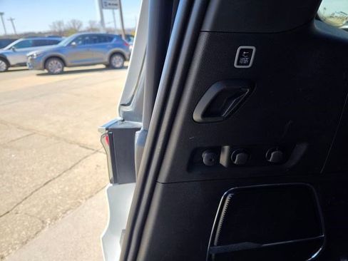 Used 2022 Jeep Wagoneer Series I w/ Premium Group I AWD/4WD image 12