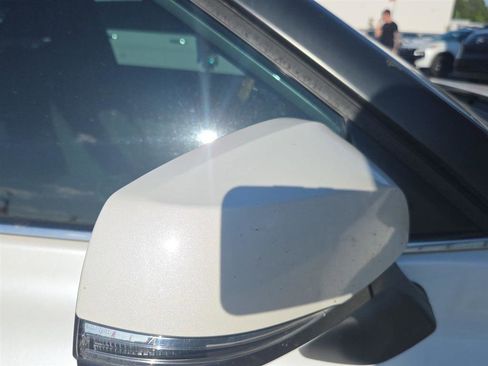 Used 2021 Toyota Highlander LE FWD image 15