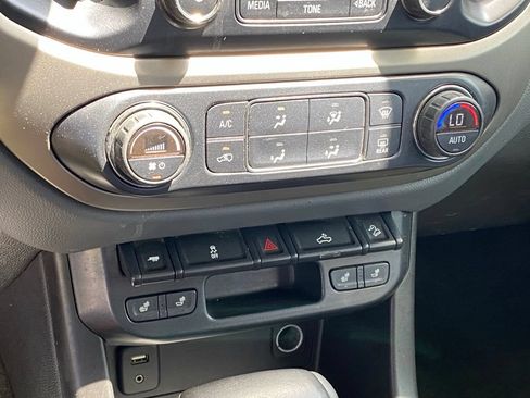 Used 2016 Chevrolet Colorado Z71 AWD/4WD image 19